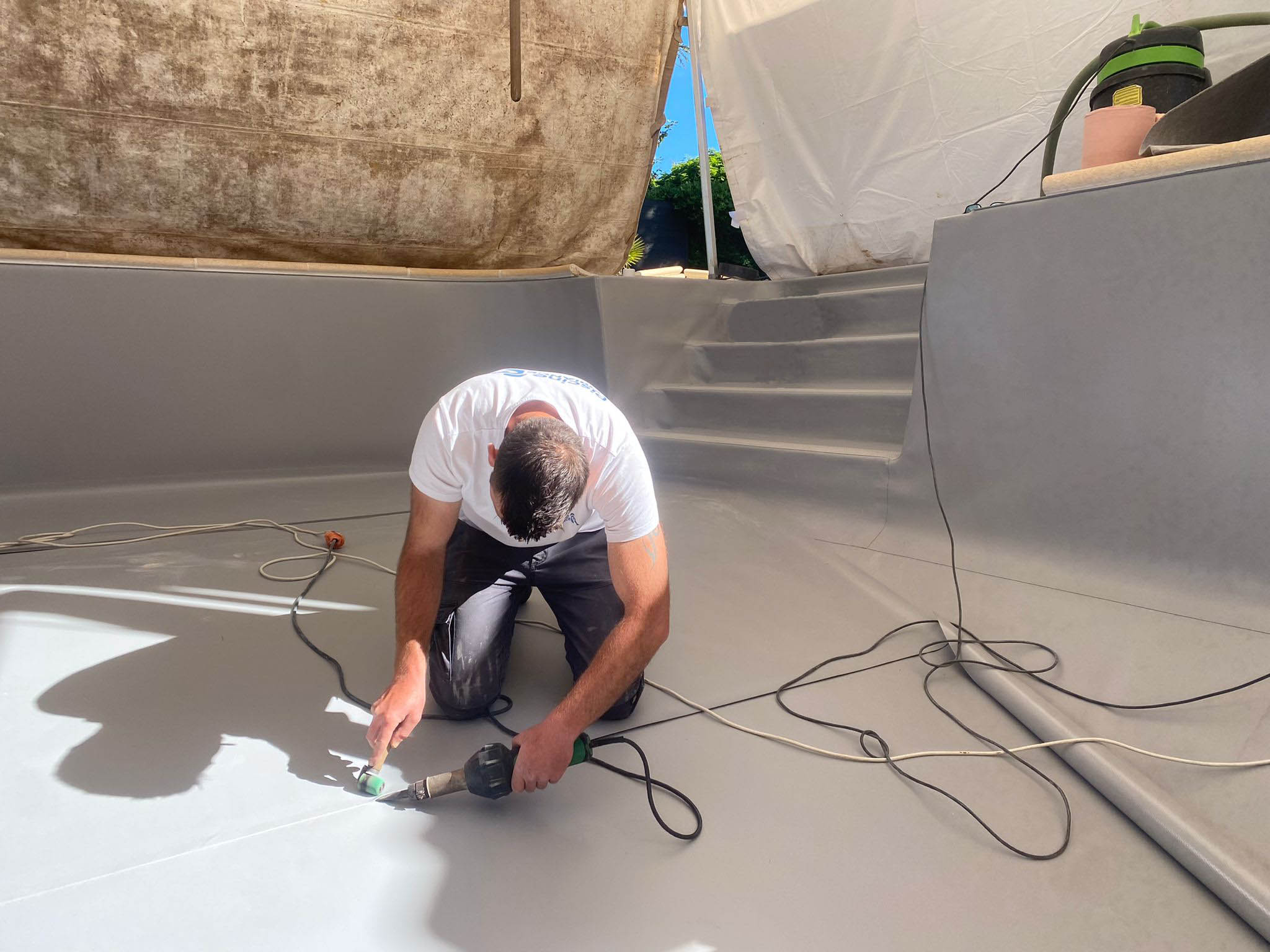 Modifier votre escalier piscine ambiance