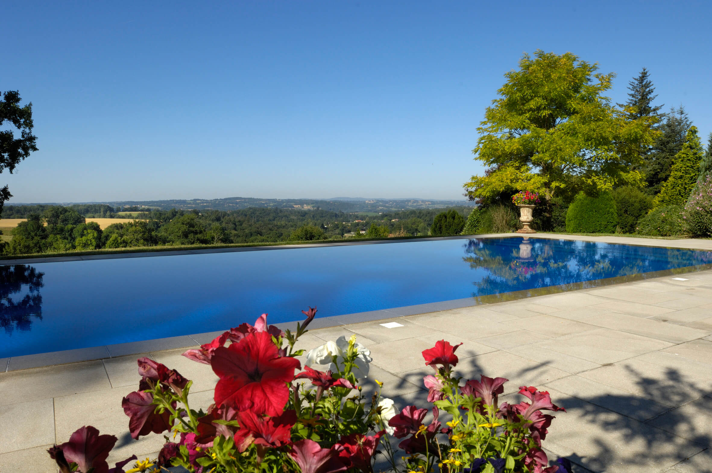 piscine à débordement