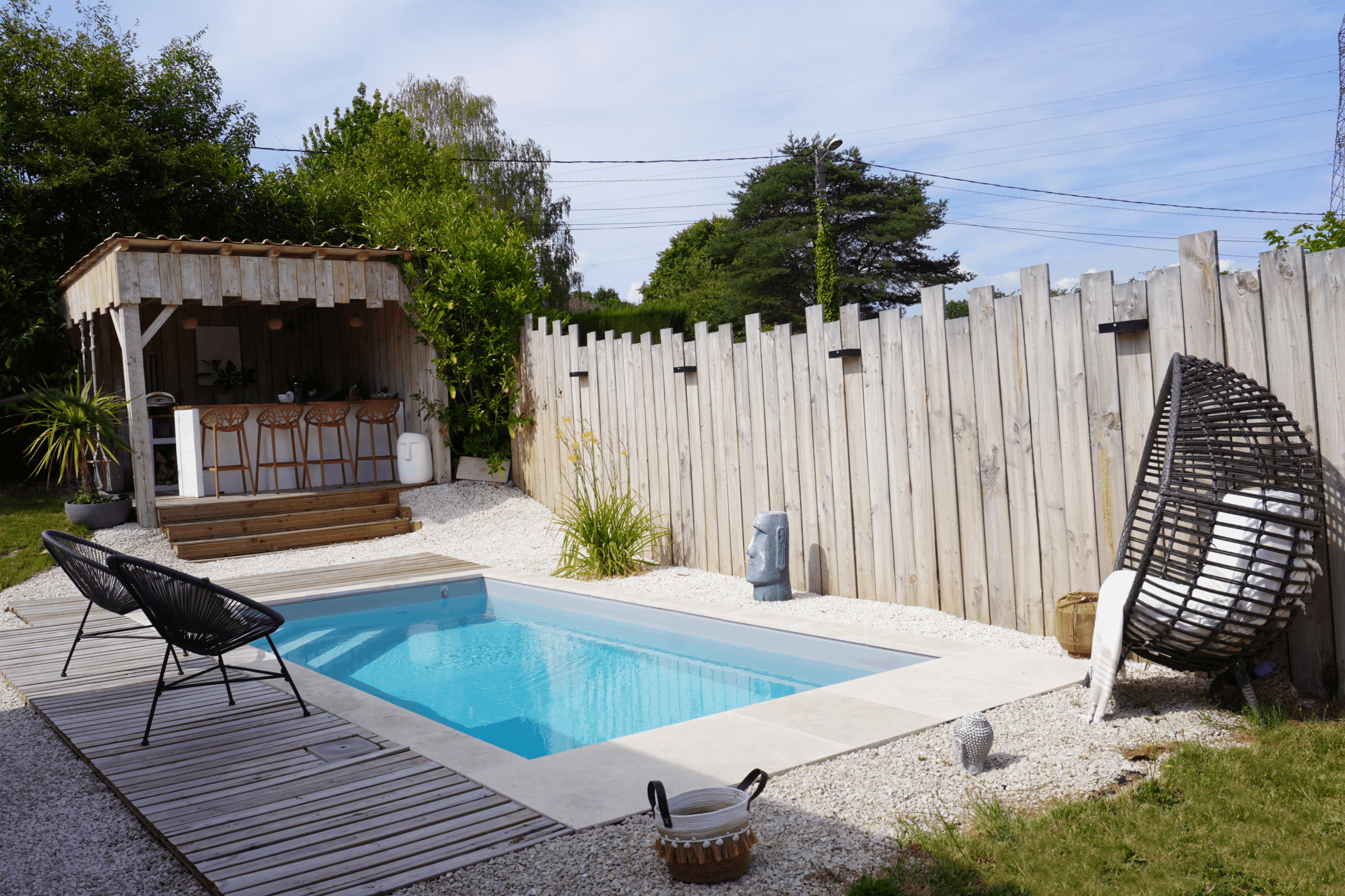 un bassin bien entretenu avec le service après vente  piscine ambiances